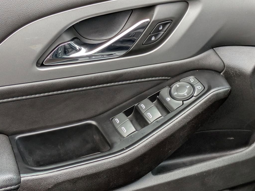 Used 2023 Chevrolet Traverse LT image 16