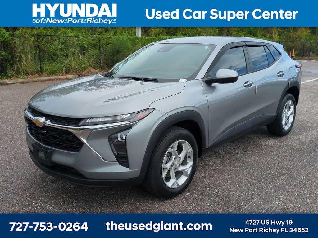 Used 2024 Chevrolet Trax LS w/ LS Convenience Package