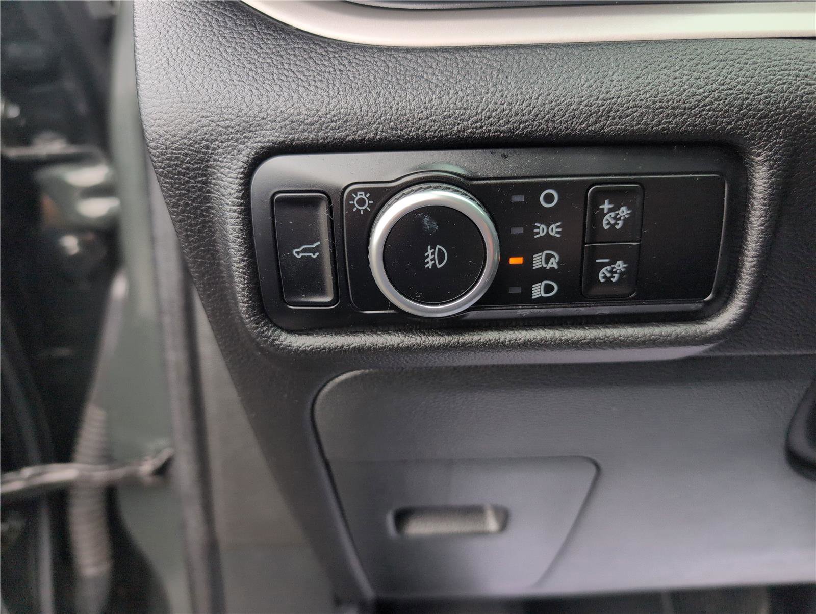 Used 2024 Ford Explorer XLT w/ Equipment Group 202A AWD/4WD image 18