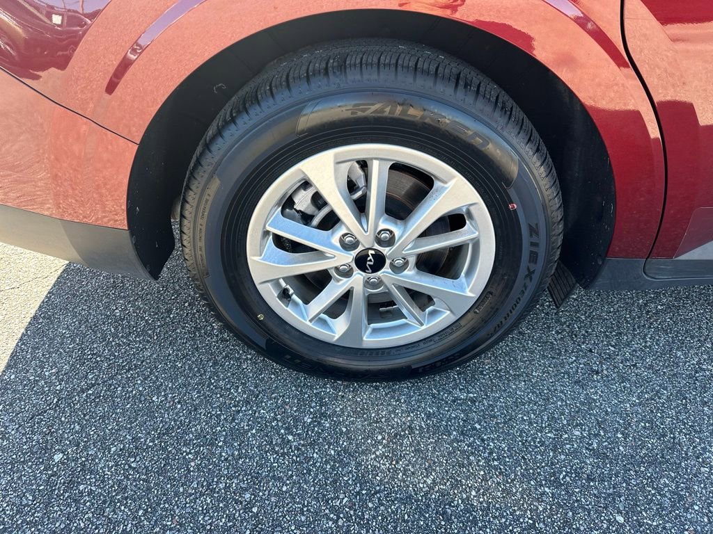 Used 2022 Kia Carnival LX image 5