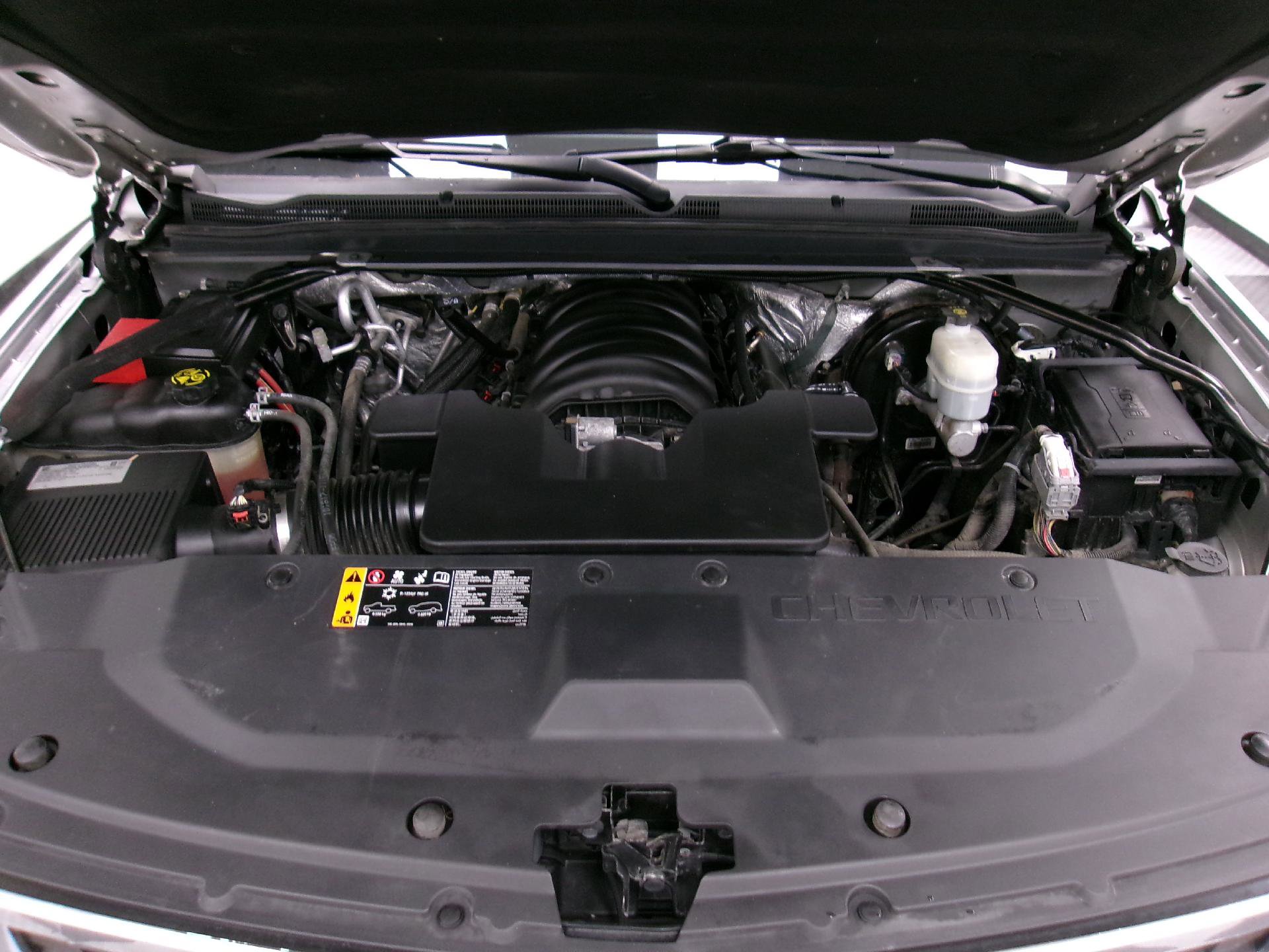 Used 2018 Chevrolet Suburban LT image 19