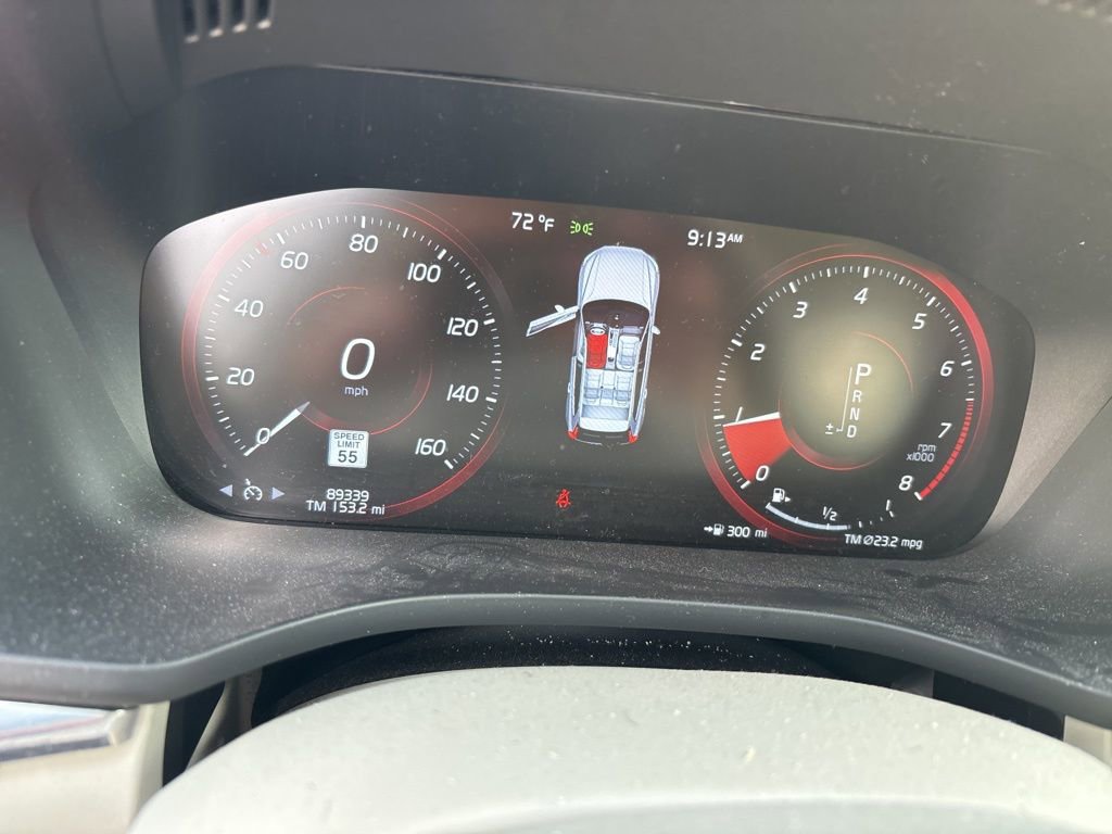 Used 2021 Volvo XC60 T5 Momentum w/ Protection Package Premier image 4