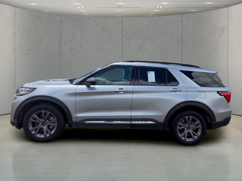 Used 2025 Ford Explorer Active w/ Active Comfort Package AWD/4WD image 2