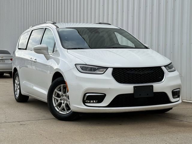 Used 2022 Chrysler Pacifica Touring-L image 2