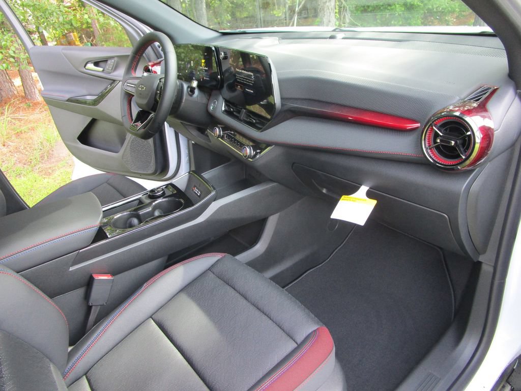 New 2026 Chevrolet Equinox RS w/ Convenience Package III FWD image 31