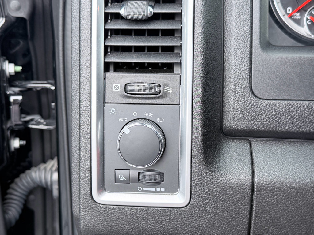 Used 2022 RAM 1500 Classic Warlock AWD/4WD image 12