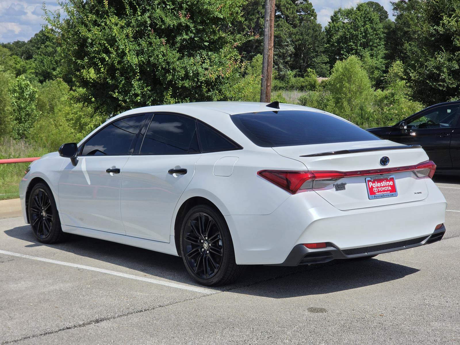Used 2022 Toyota Avalon XSE FWD image 4