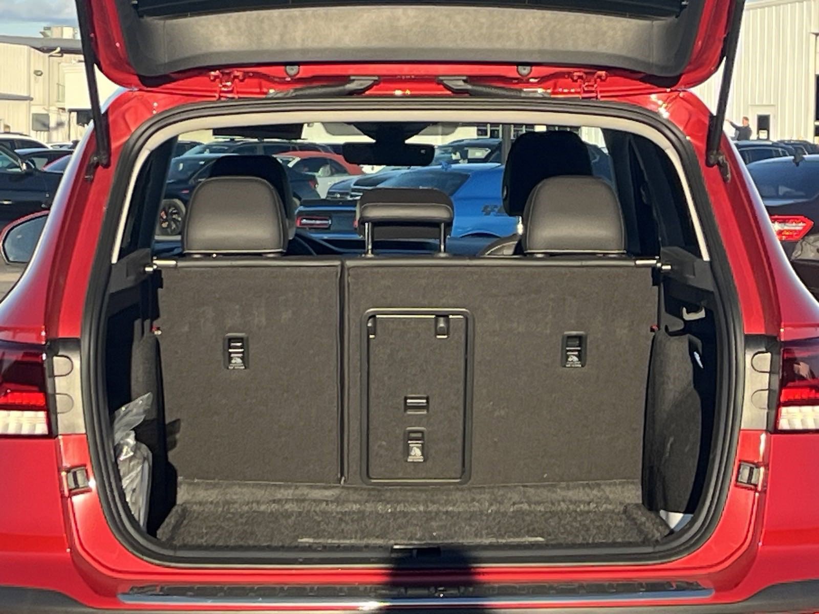 Used 2024 Volkswagen Taos SE image 8