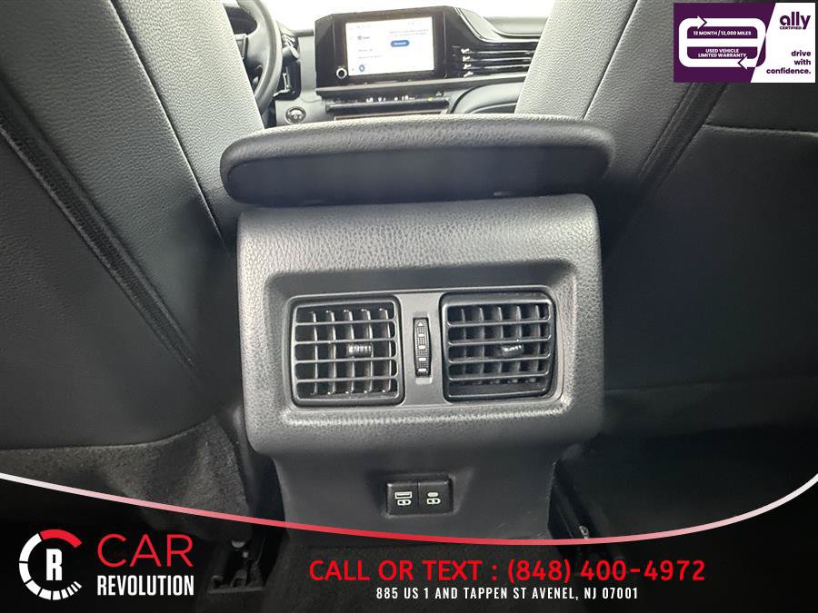 Used 2025 Toyota Camry SE FWD image 31