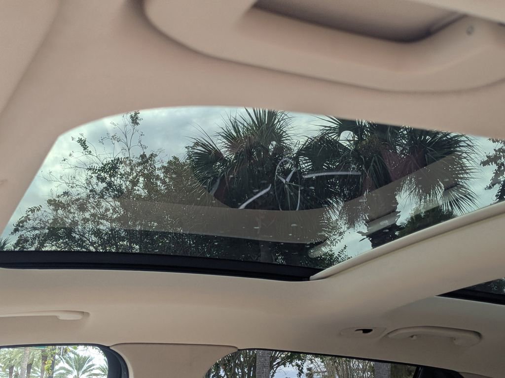 Certified 2022 Mercedes-Benz GLC 300 4MATIC w/ Premium Package Lite image 7