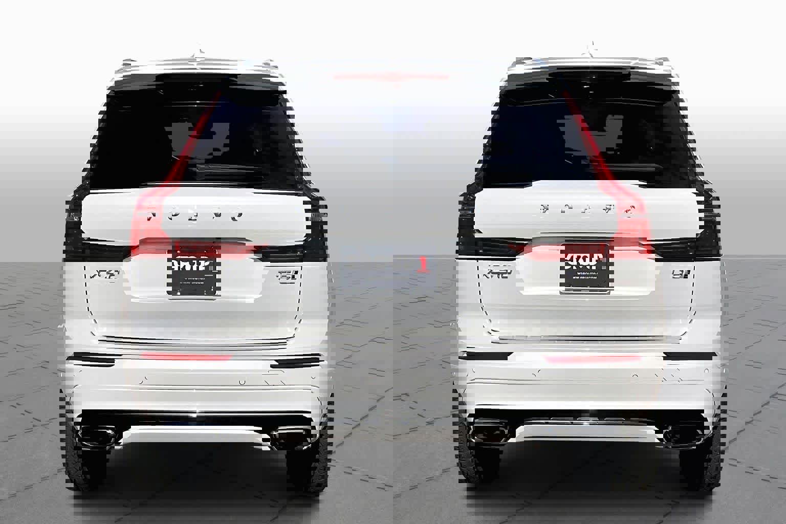 Used 2018 Volvo XC60 T5 R-Design w/ Convenience Package image 4