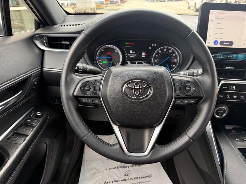 Used 2023 Toyota Venza XLE image 14