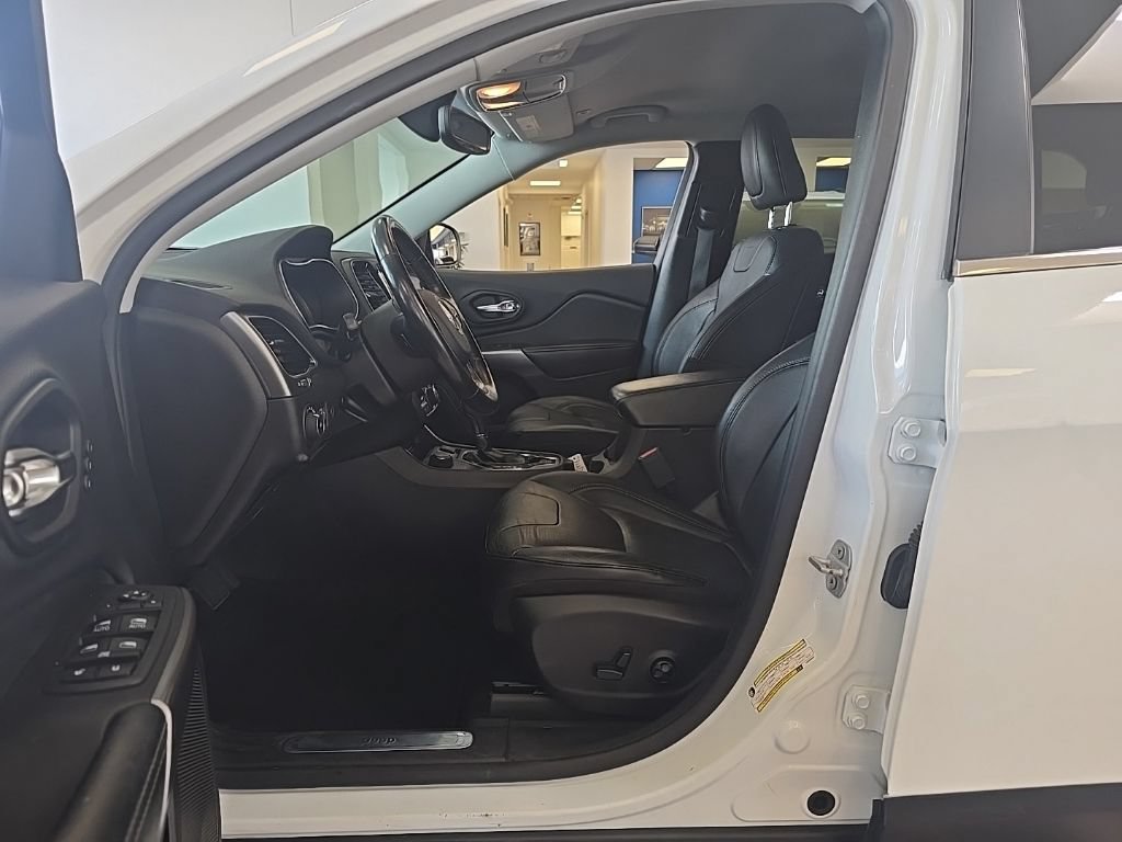 Used 2019 Jeep Cherokee Limited AWD/4WD image 14