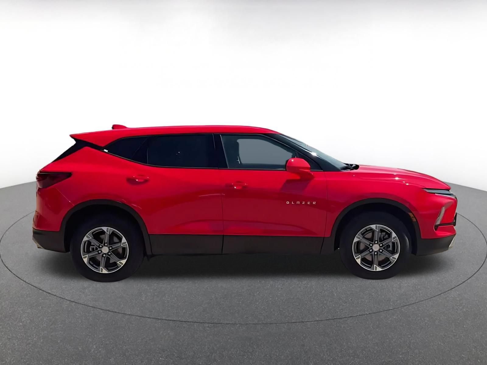 Used 2025 Chevrolet Blazer LT FWD image 16