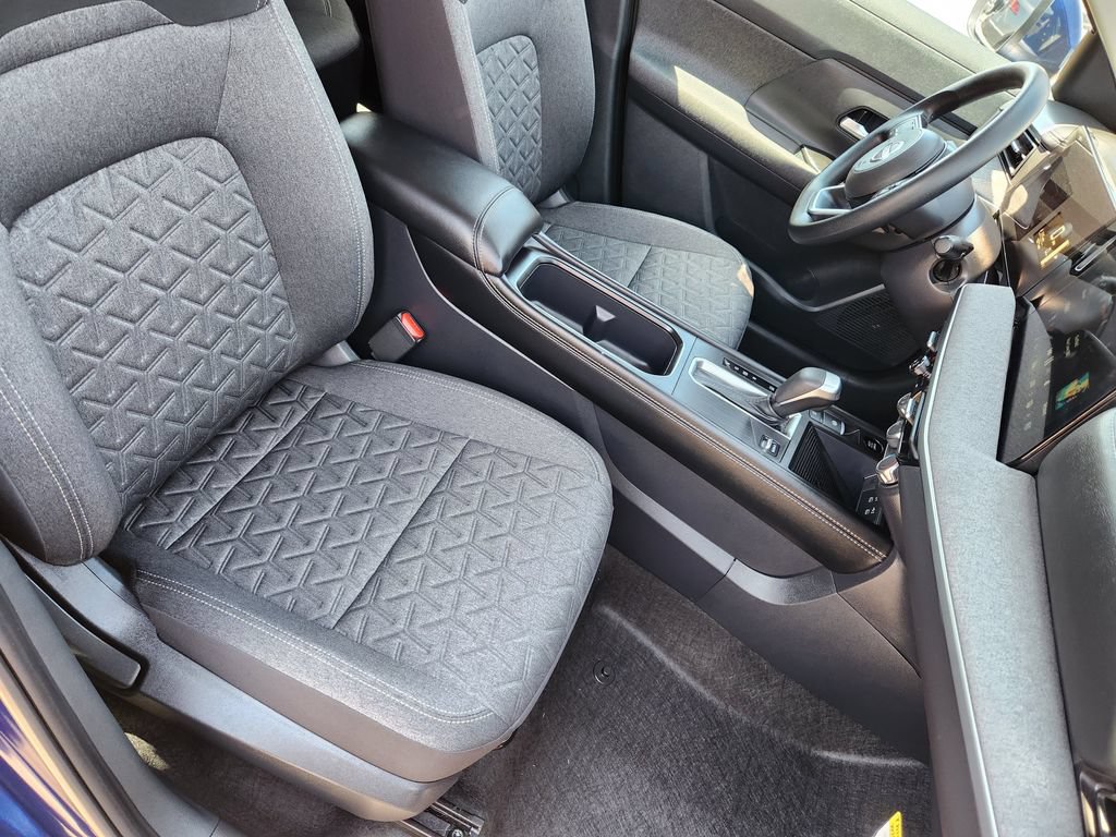 Certified 2025 Nissan Kicks SV AWD/4WD image 10