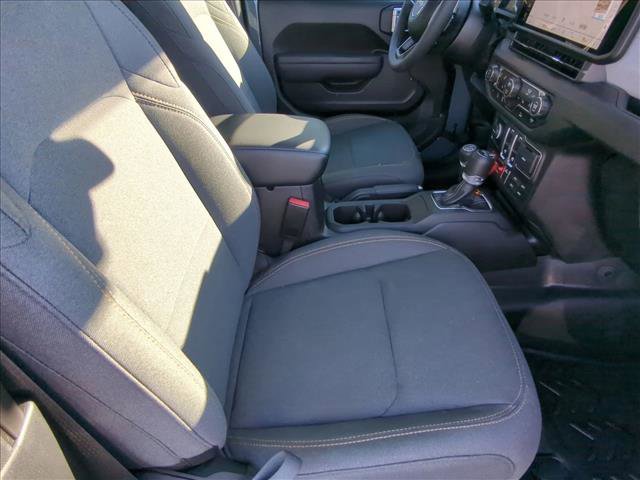 Used 2025 Jeep Wrangler Sport image 18