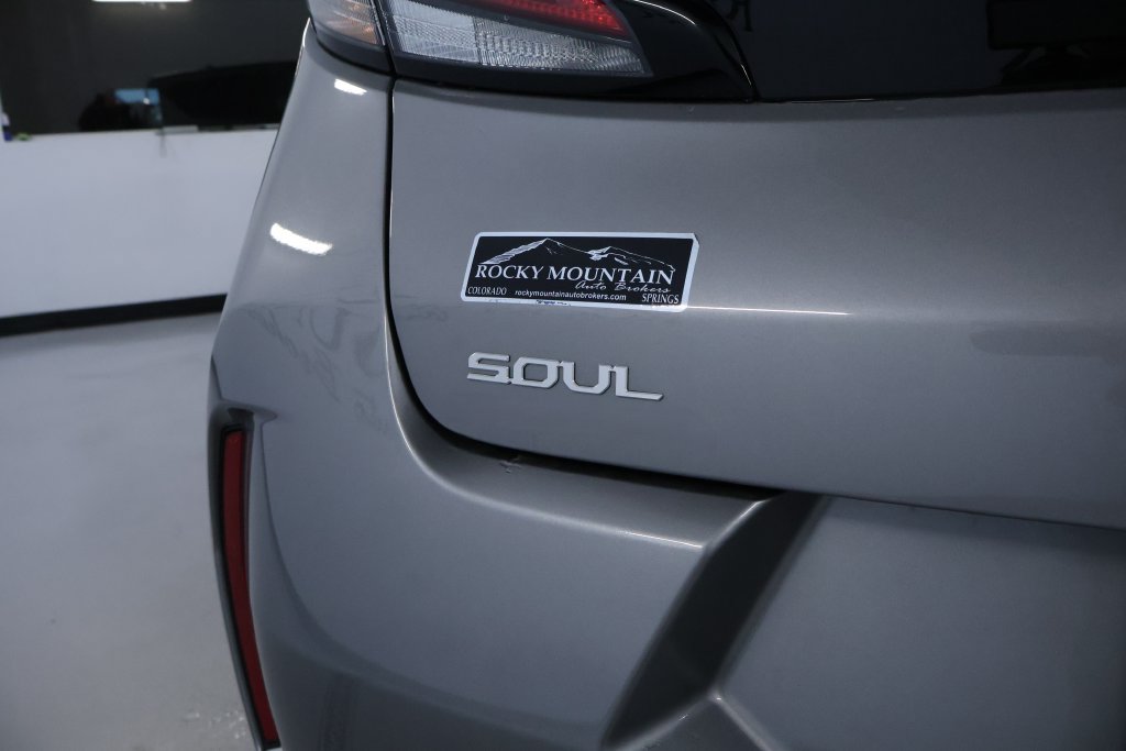 Used 2023 Kia Soul GT-Line w/ GT-Line Technology Package FWD image 10