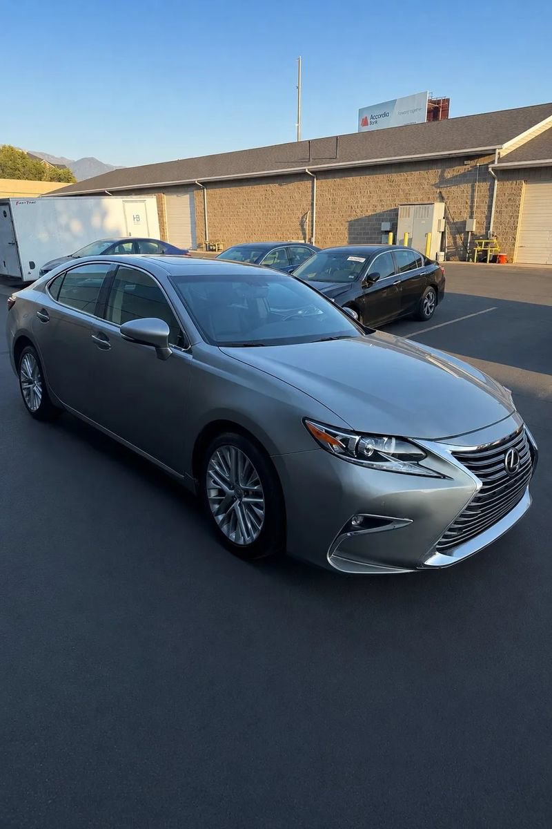 Used 2016 Lexus ES 350 w/ Navigation System Package FWD image 3