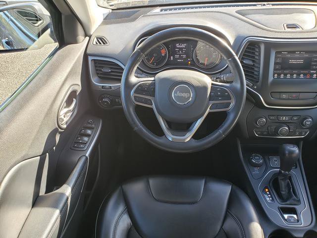 Used 2019 Jeep Cherokee Latitude Plus w/ Cold Weather Group AWD/4WD image 17