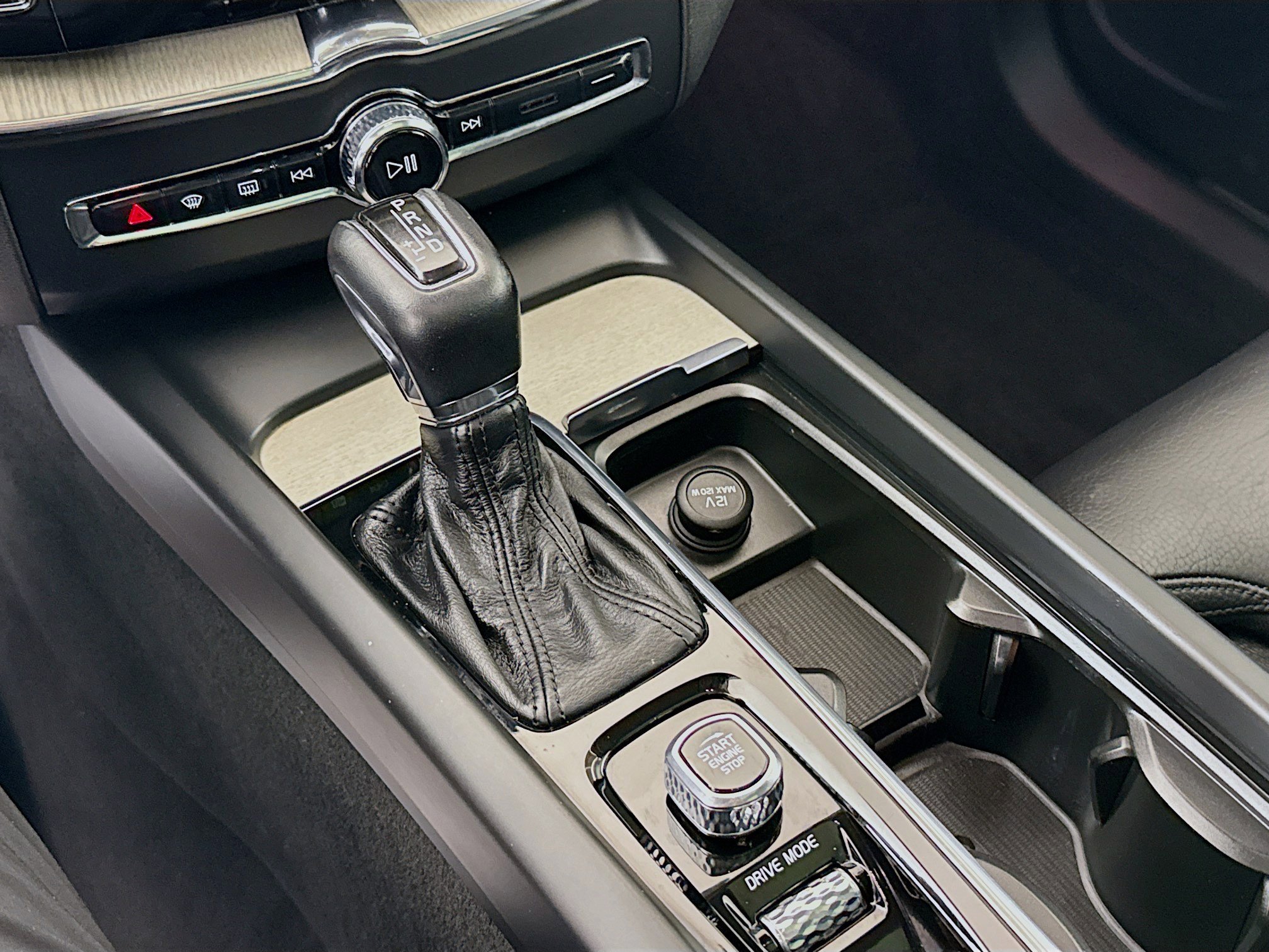 Used 2018 Volvo XC60 T5 Inscription w/ Convenience Package image 18