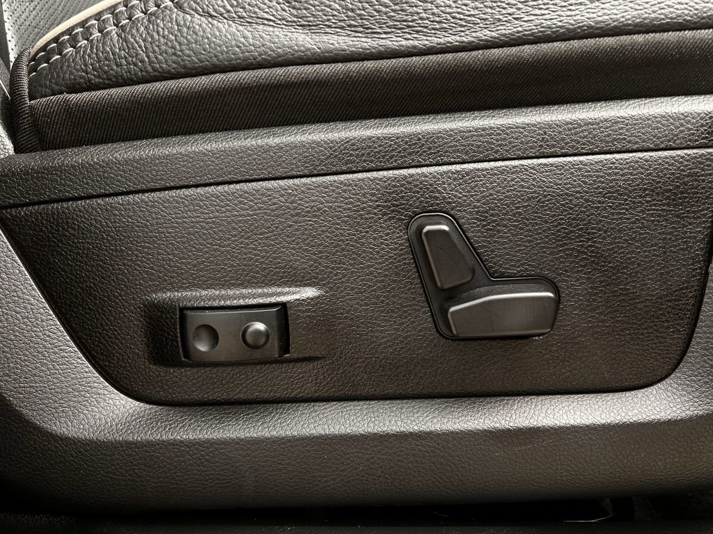 Used 2023 RAM 2500 Limited image 32