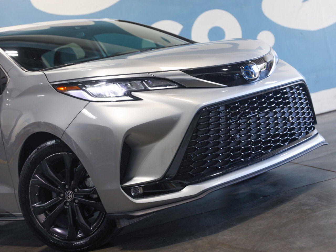 Used 2023 Toyota Sienna XSE image 30