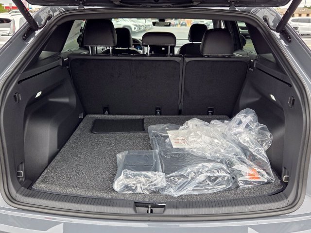 New 2026 Volkswagen Atlas Cross Sport SE FWD image 12