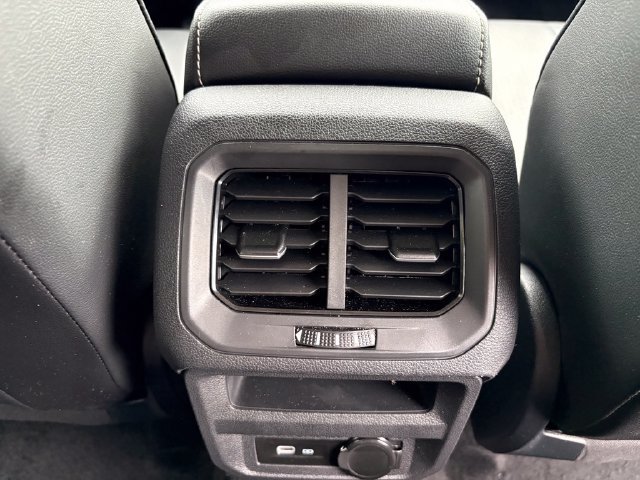 Used 2024 Volkswagen Tiguan SE AWD/4WD image 46