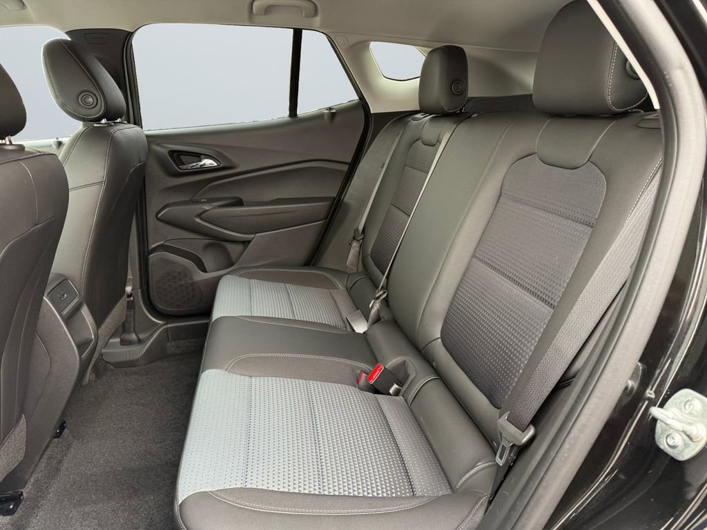 Used 2025 Chevrolet Trax LT w/ Driver Confidence Package image 13