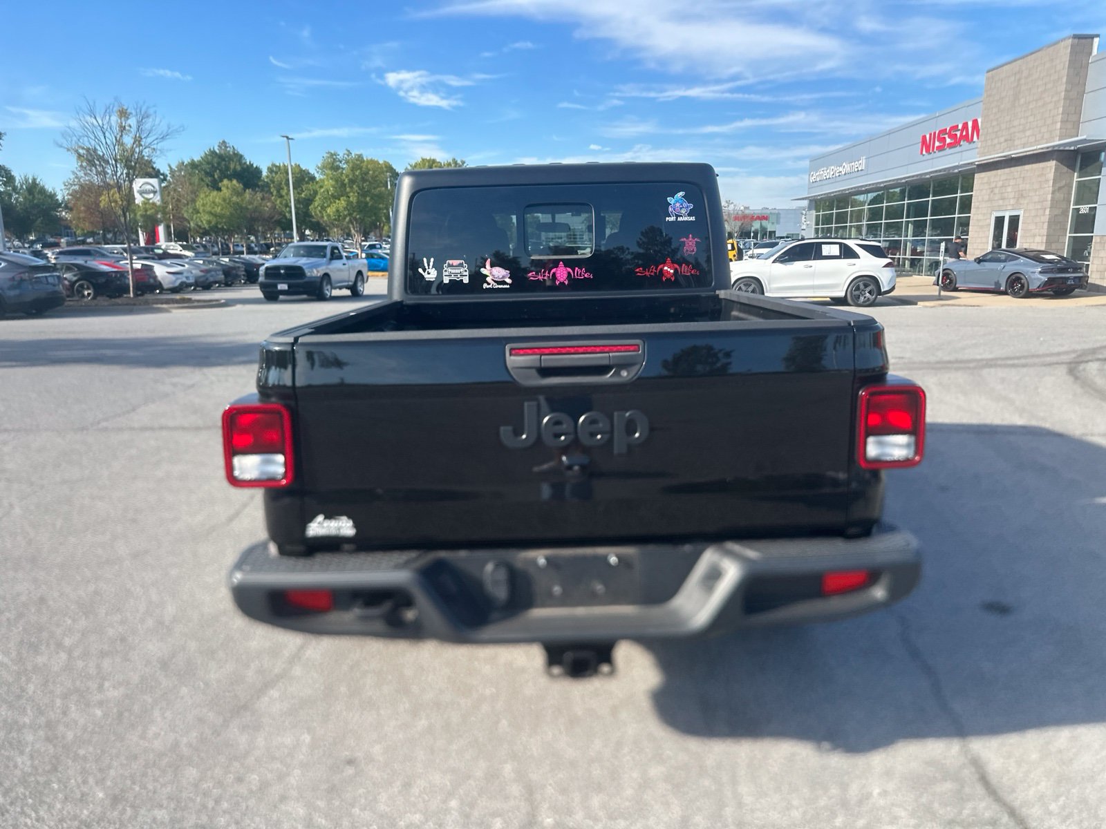 Used 2023 Jeep Gladiator Sport AWD/4WD image 6