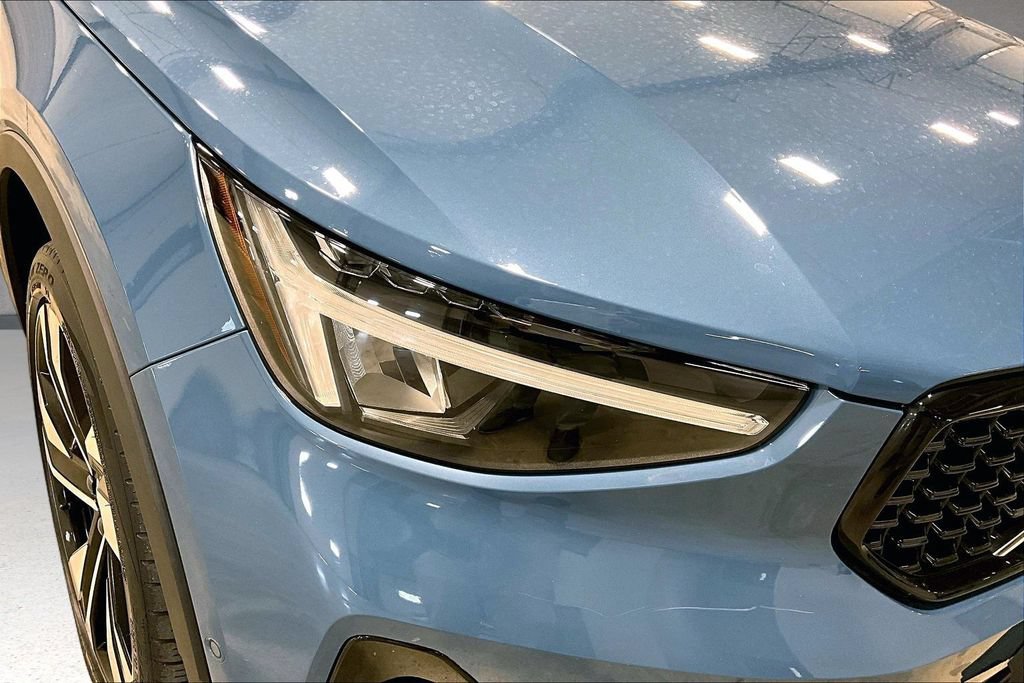 Certified 2023 Volvo XC40 B5 Plus w/ Protection Package Premier AWD/4WD image 31