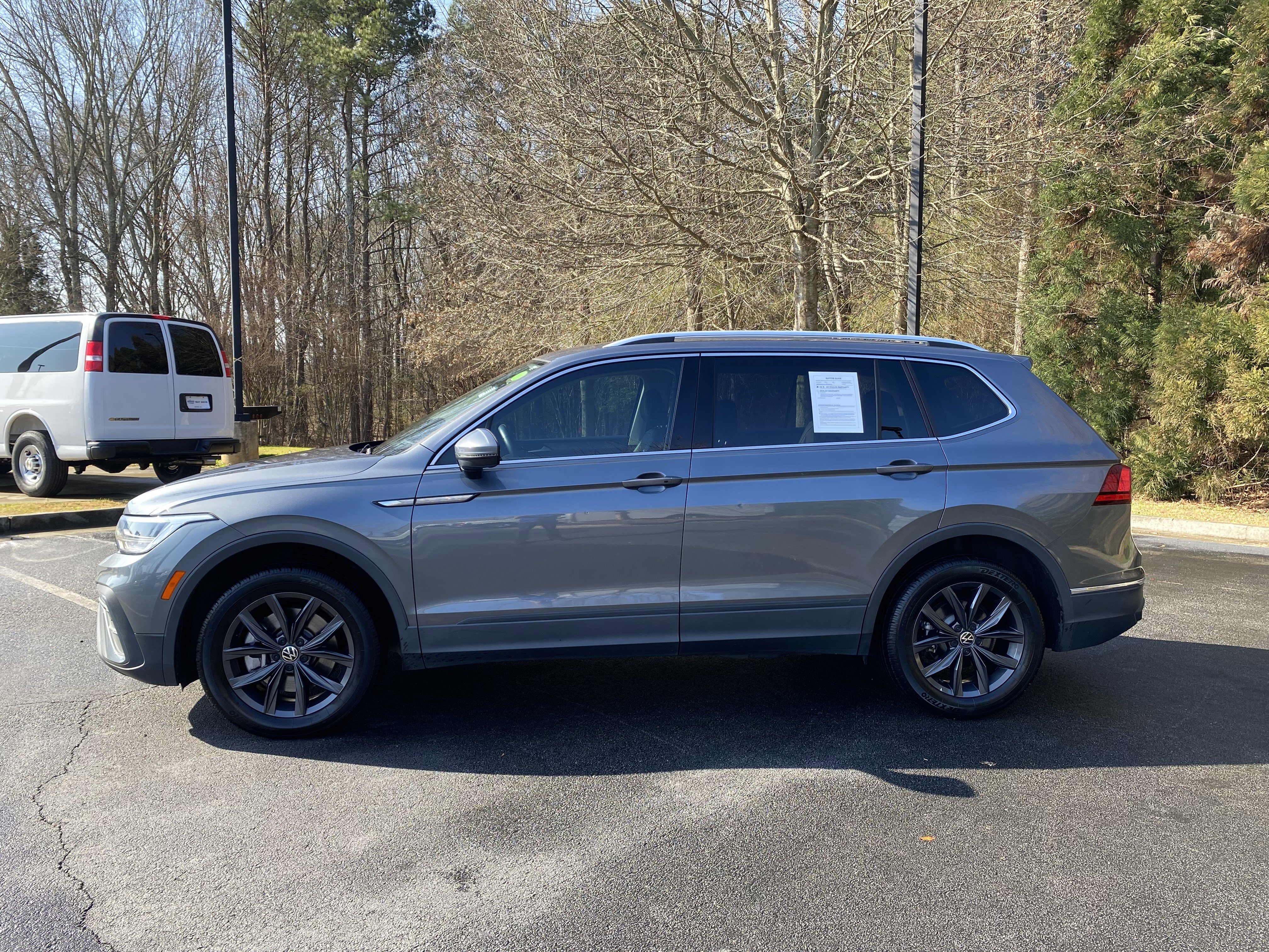 Used 2022 Volkswagen Tiguan SE FWD image 6