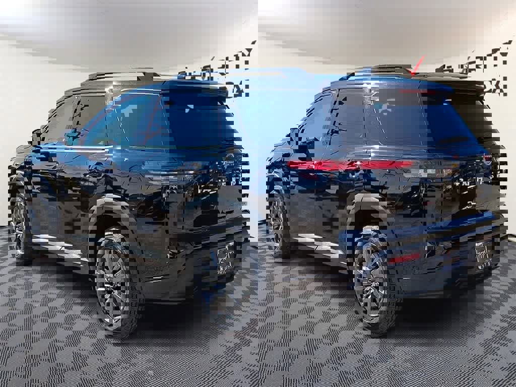 Used 2024 Nissan Pathfinder SV image 6