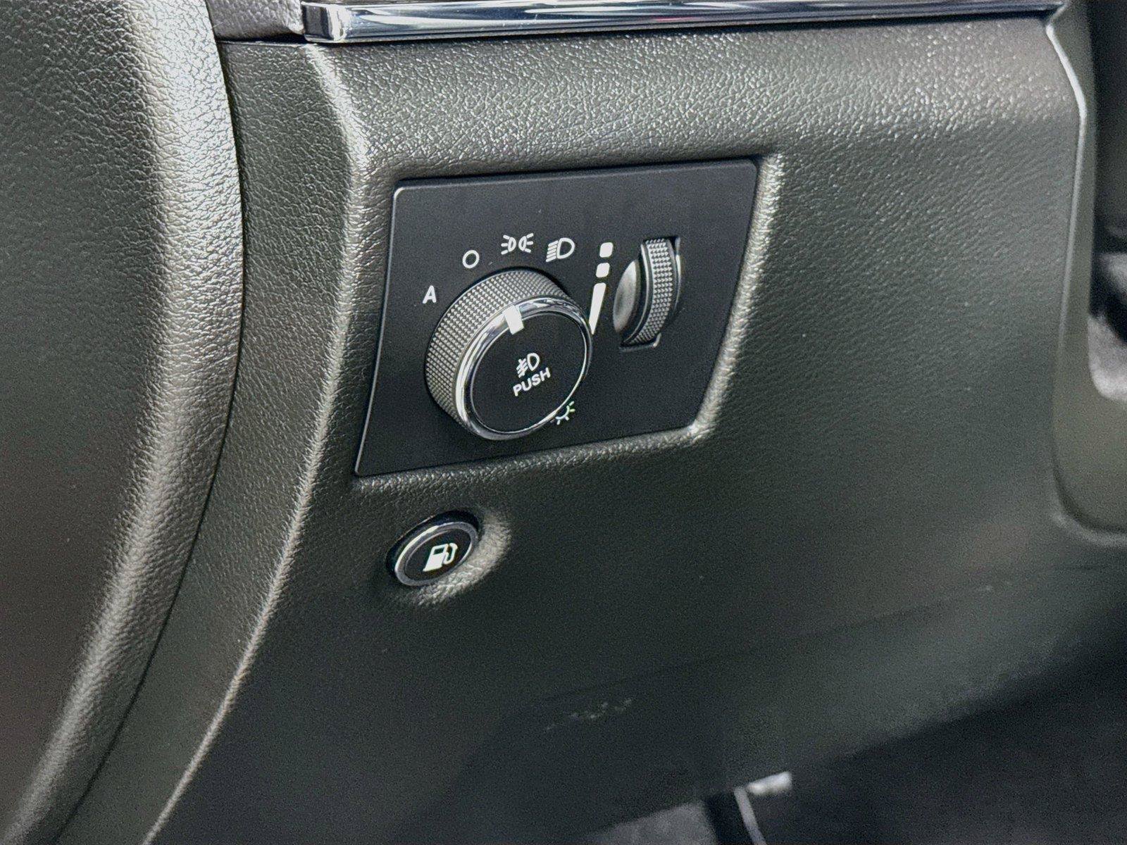 Used 2021 Jeep Grand Cherokee Limited RWD image 16
