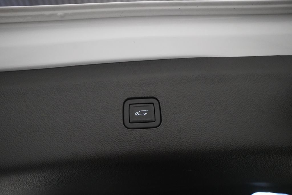 Used 2023 Buick Enclave Essence AWD/4WD image 15