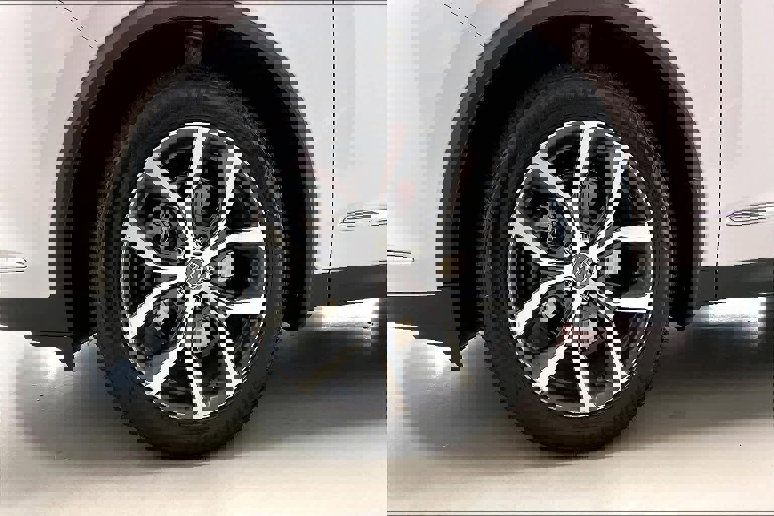 Used 2023 Acura MDX SH-AWD w/ Technology Package image 8