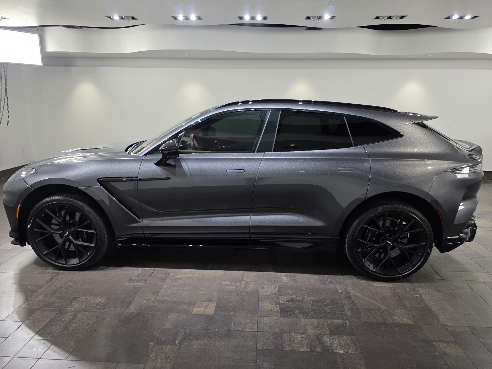Used 2025 Aston Martin DBX 707 AWD/4WD image 25