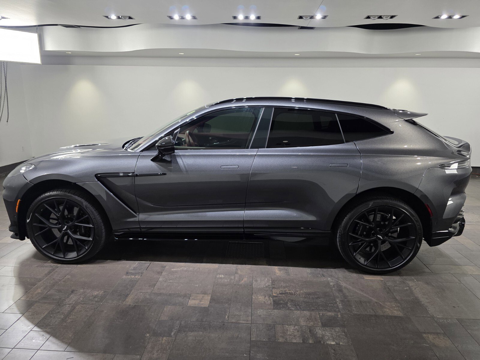Used 2025 Aston Martin DBX 707 image 25