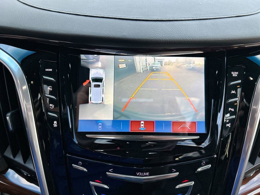 Used 2019 Cadillac Escalade Luxury w/ Escalade Sport Edition image 18