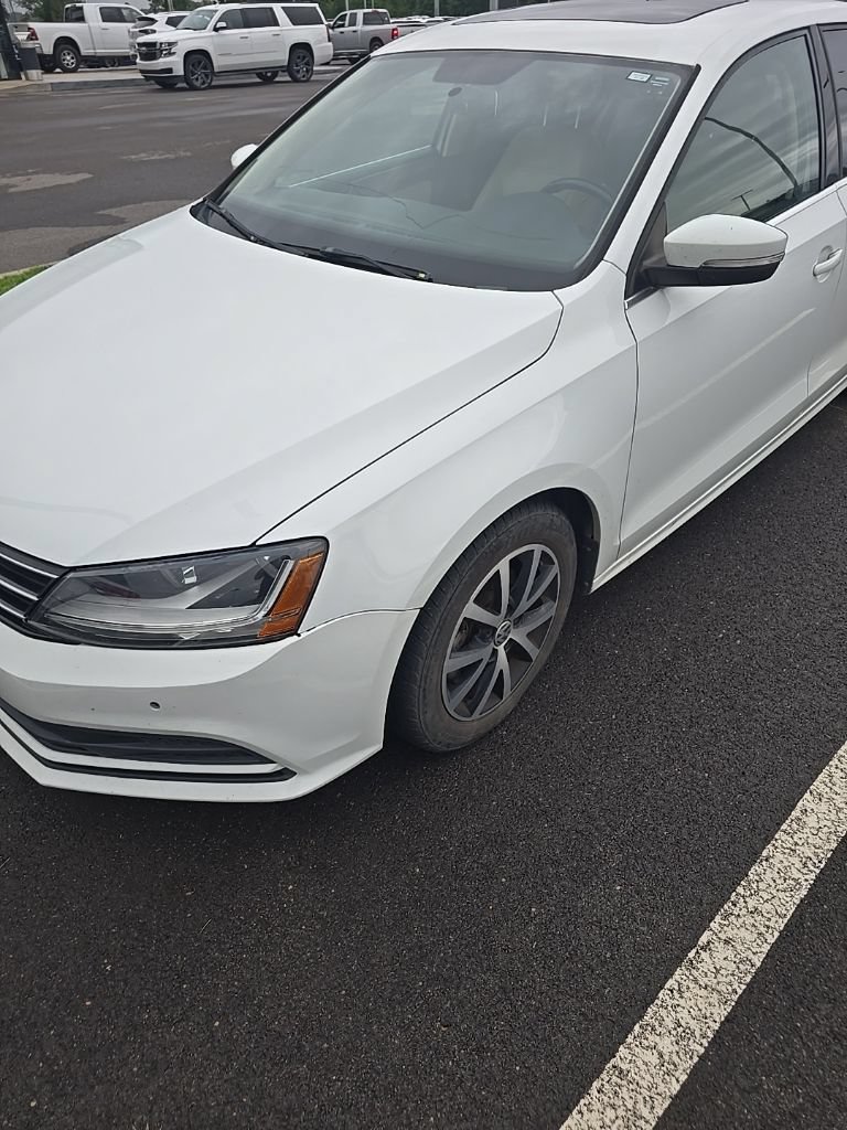 Used 2017 Volkswagen Jetta SE FWD image 4