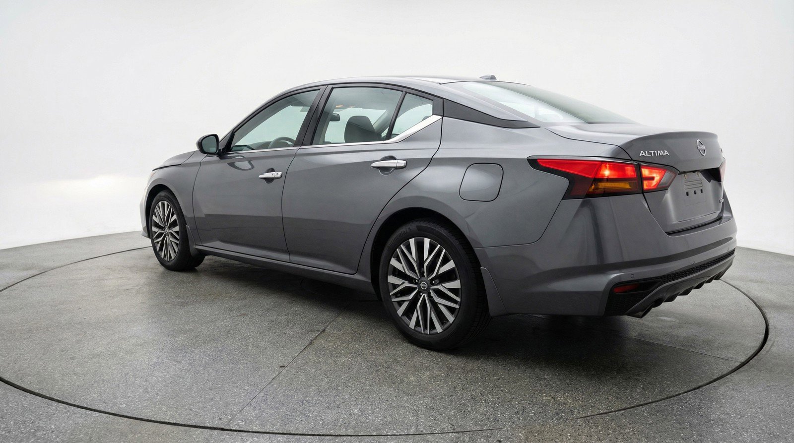 Used 2025 Nissan Altima 2.5 SV image 6