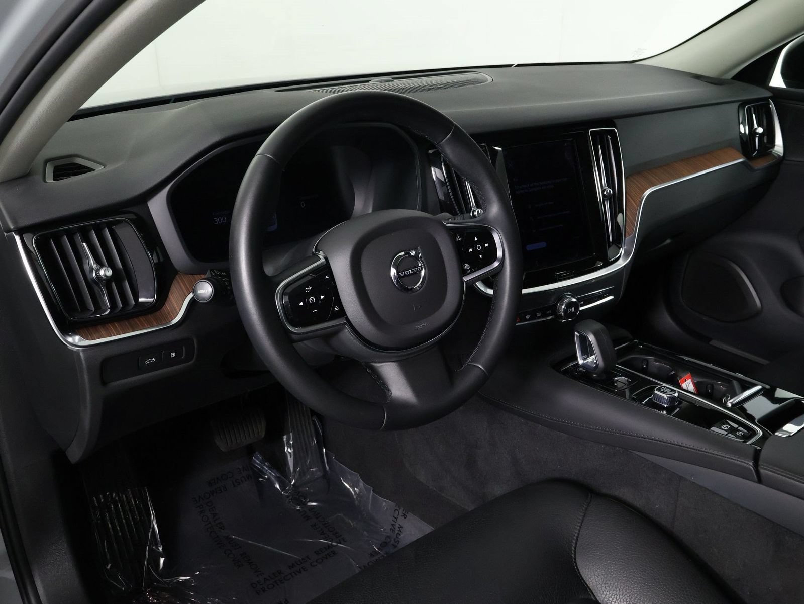 Certified 2024 Volvo S60 T8 Plus AWD/4WD image 14