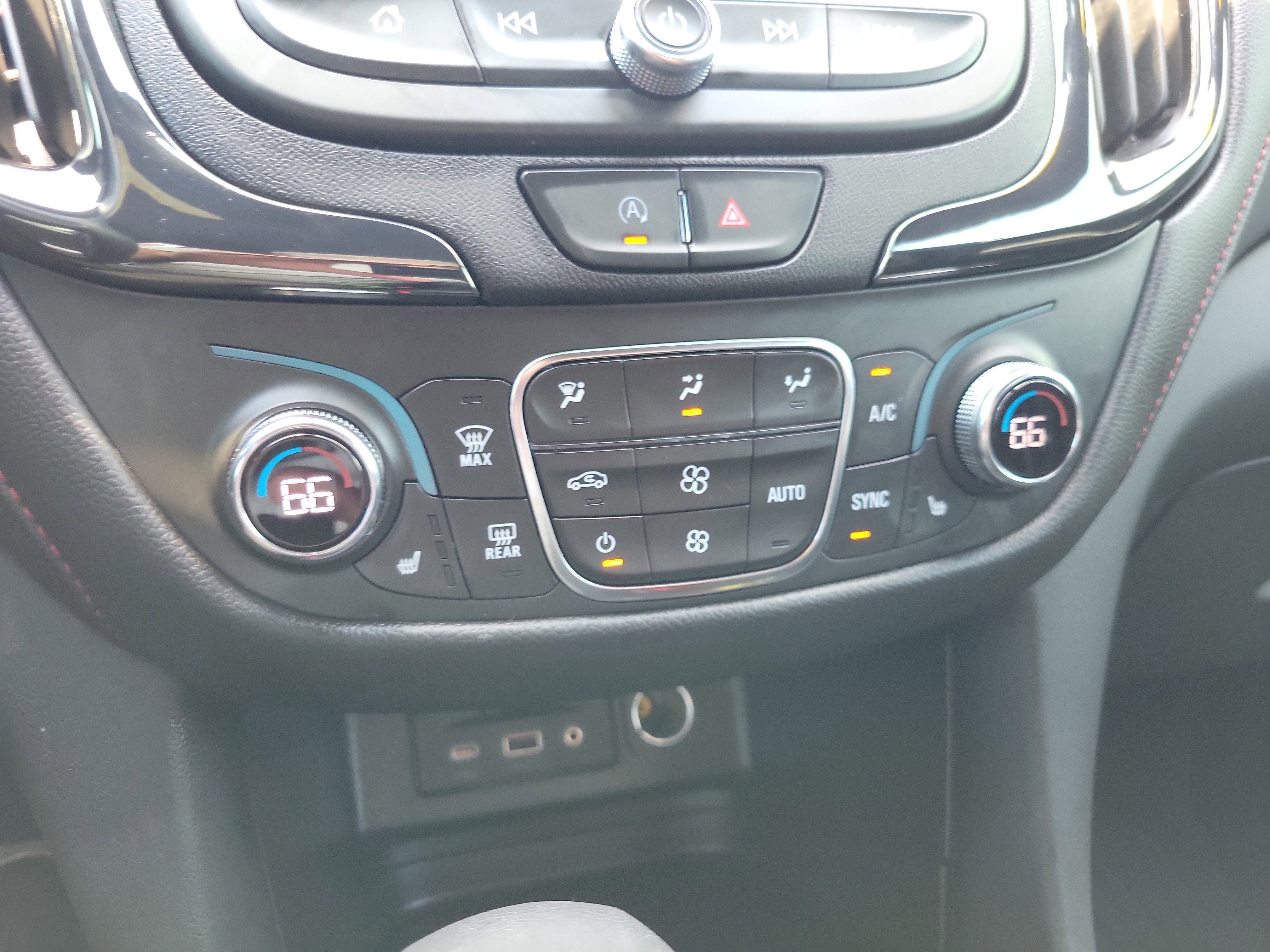 Used 2023 Chevrolet Equinox RS w/ RS Leather Package FWD image 26