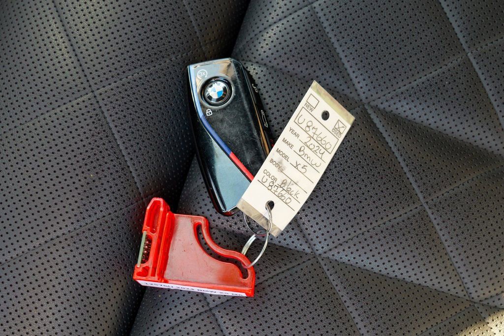 Used 2024 BMW X5 M60i w/ Executive Package image 60