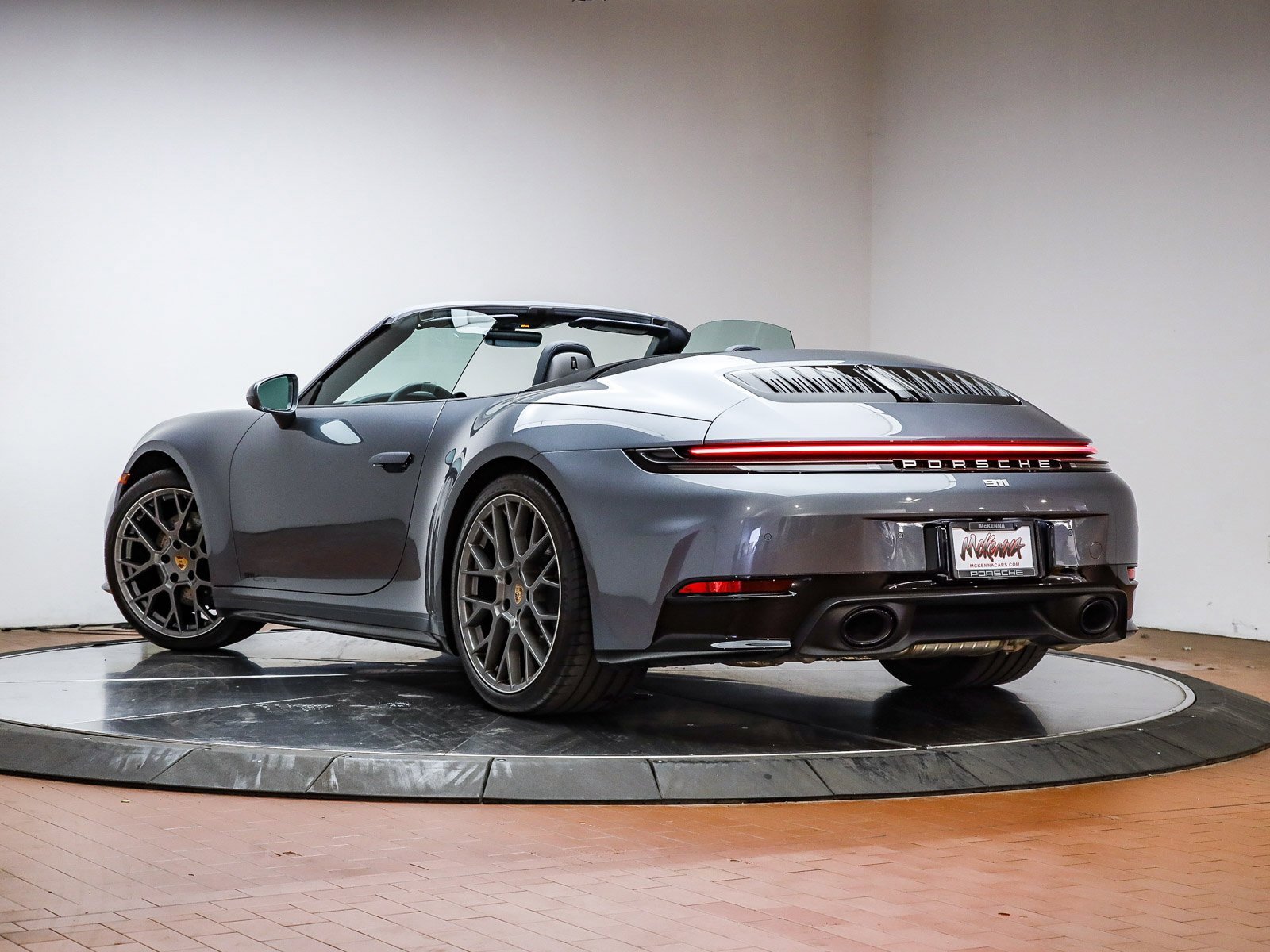 Used 2025 Porsche 911 Carrera image 3