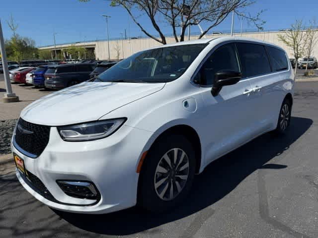 Used 2024 Chrysler Pacifica Limited FWD image 5