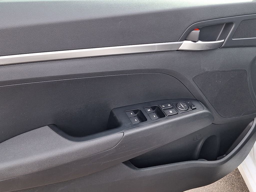 Used 2020 Hyundai Elantra SE w/ Cargo Package (C1) image 9