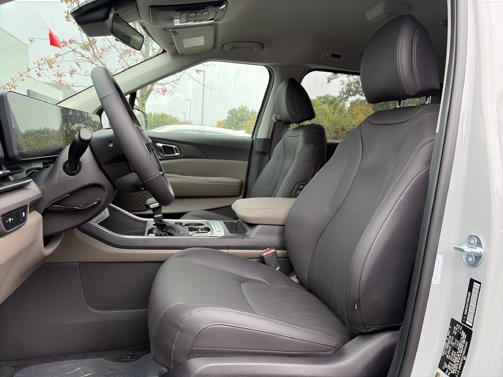 New 2027 Kia Carnival EX FWD image 14