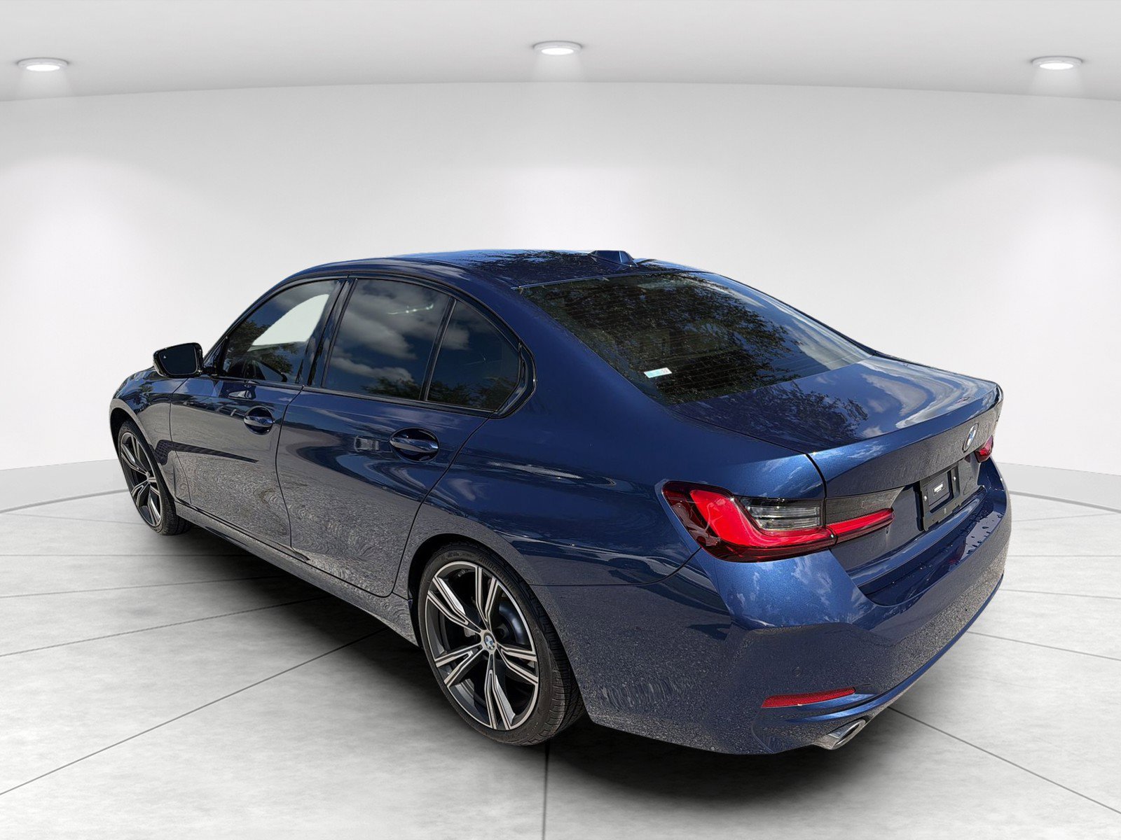 Used 2023 BMW 330i Sedan w/ Premium Package RWD image 5