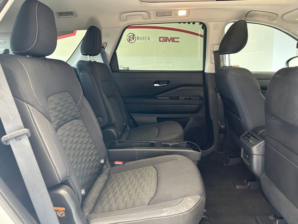 Used 2022 Nissan Pathfinder SV w/ SV Premium Package image 24